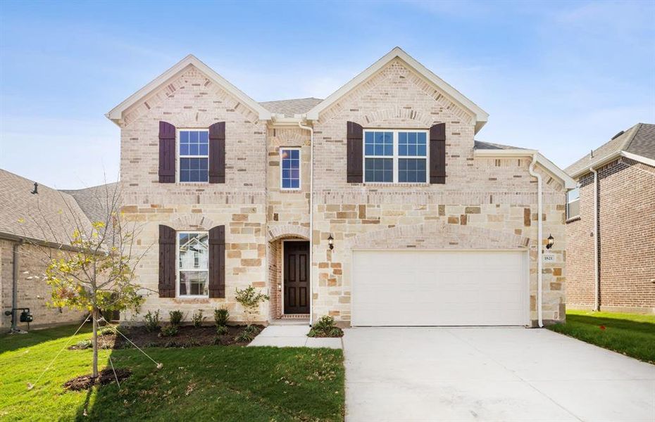 NEW CONSTRUCTION: Beautiful two-story home available at Wellington in Fort Worth