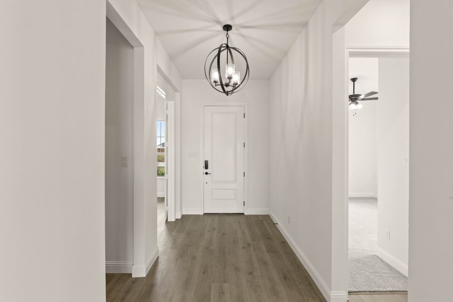 Spacious, unfurnished interior of a new home in Settler's Glen, New Fairview (Image 14).