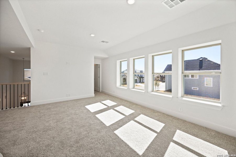 Spacious, unfurnished interior of a new home in Davis Ranch, San Antonio (Image 29).