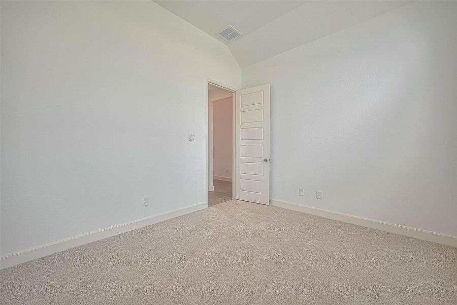 Spacious, unfurnished interior of a new home in Lago Mar, La Marque (Image 30).