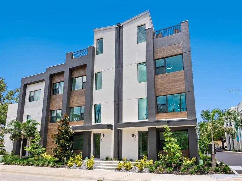 Front exterior of a new home in , Sarasota, FL, highlighting curb appeal (Image 21).
