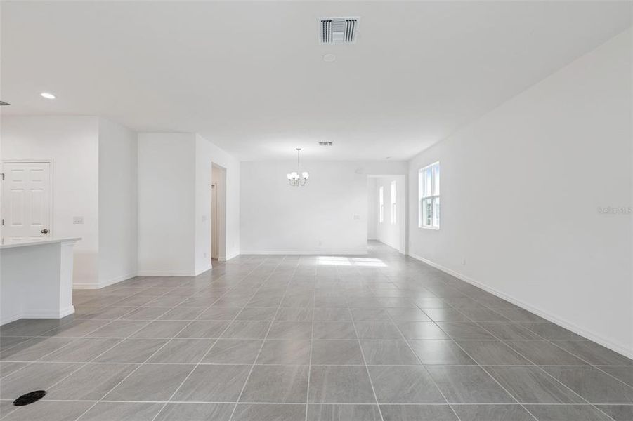 Spacious, unfurnished interior of a new home in Trinity Lakes, Groveland (Image 20).