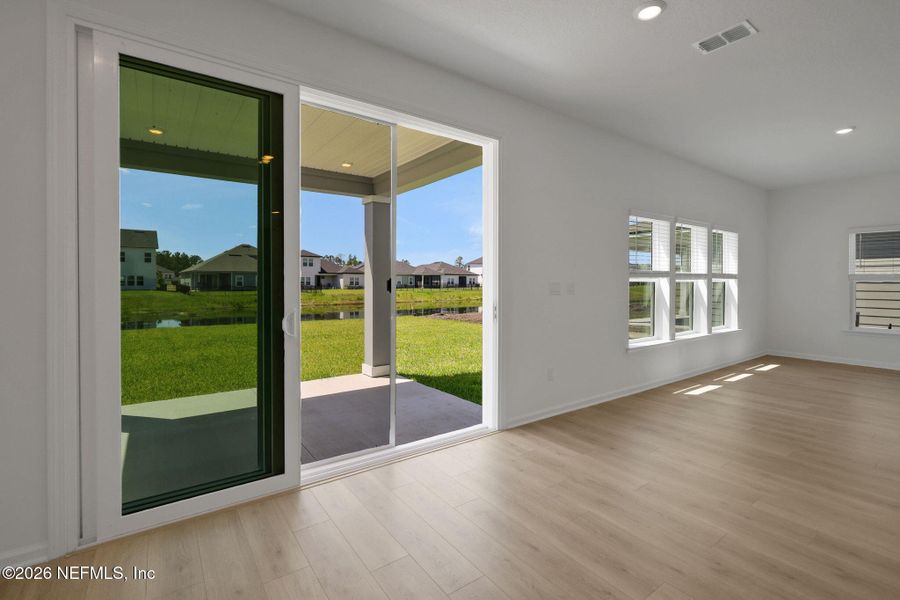 Spacious, unfurnished interior of a new home in Hyland Trail, Green Cove Springs (Image 46).