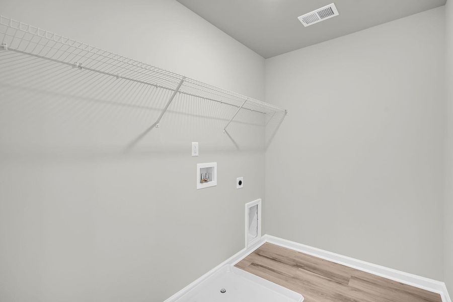 Spacious, unfurnished interior of a new home in Lakeview Commons, Goose Creek (Image 35).