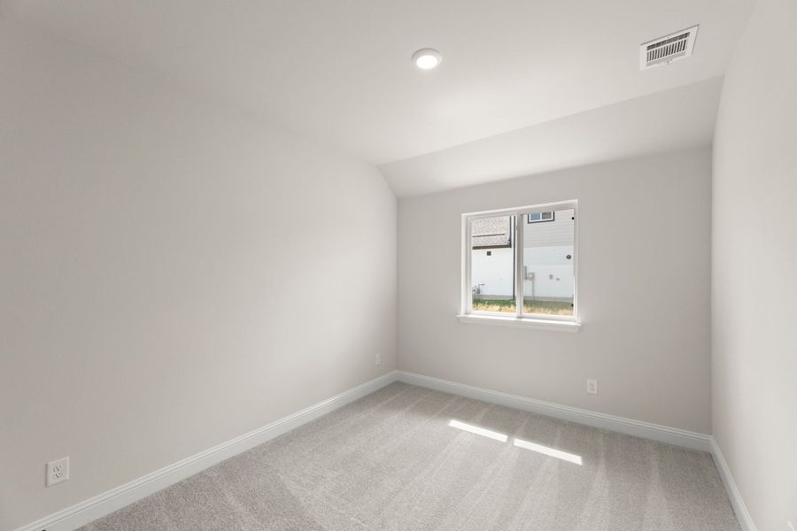 Spacious, unfurnished interior of a new home in Creekside, Royse City (Image 17).