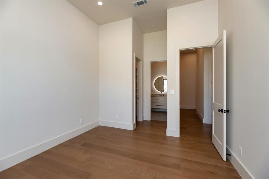 Spacious, unfurnished interior of a new home in , Heath (Image 22).