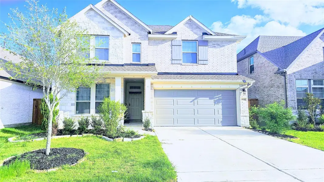 Front exterior of a new home in Towne Lake 50', Cypress, TX, highlighting curb appeal (Image 2). Front exterior of a new home in Towne Lake 50', Cypress, TX, highlighting curb appeal (Image 2).