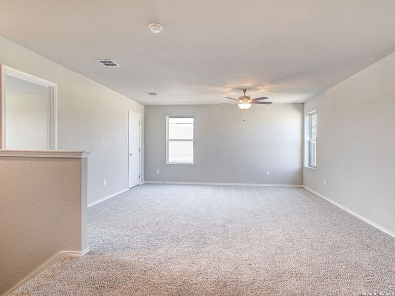 Spacious, unfurnished interior of a new home in Comanche Ridge, San Antonio (Image 25).