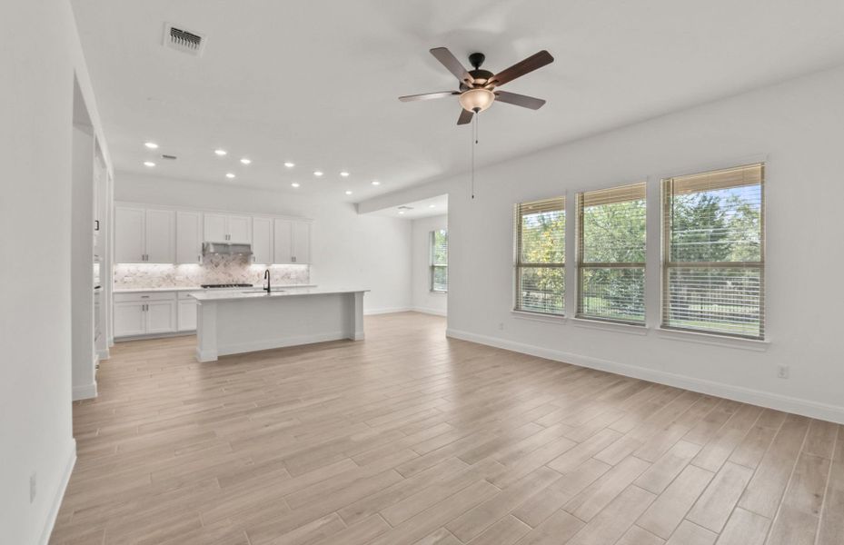 Representative unfurnished interior of a home built from the Wallace by Pulte Homes in Bluffview Reserve, Leander (Image 25).