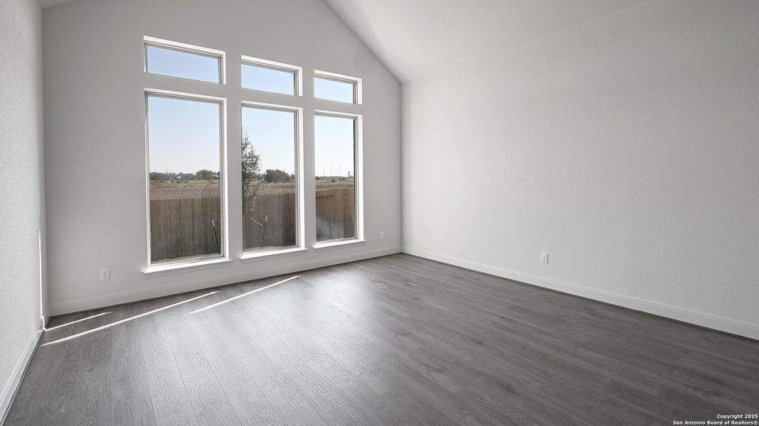 Spacious, unfurnished interior of a new home in Meadows Of Mill Creek 60', Seguin (Image 19).