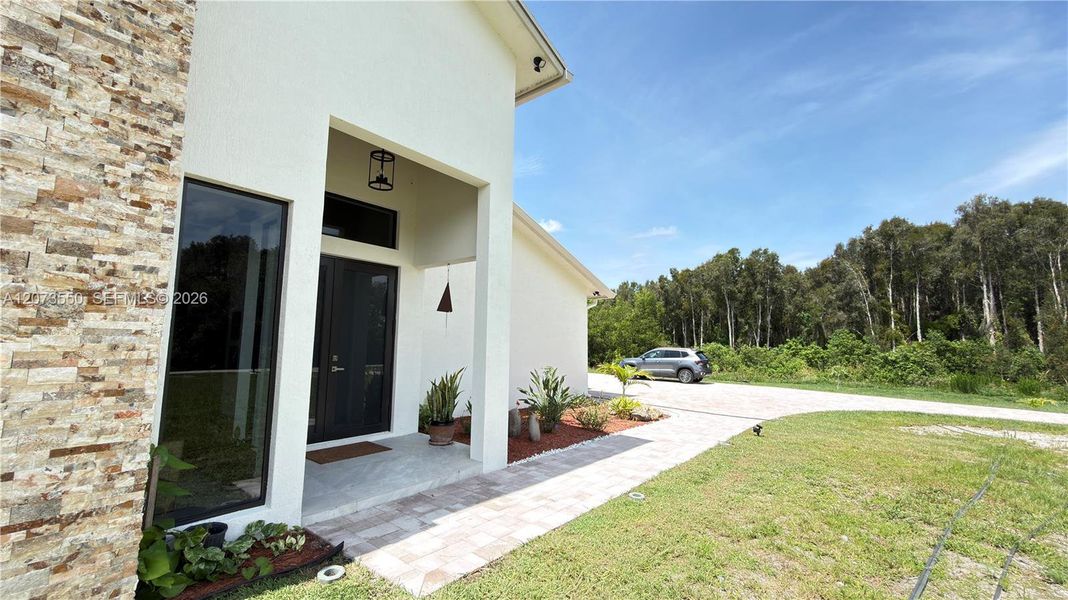 Exterior details and patio area of a home in , Loxahatchee (Image 23).