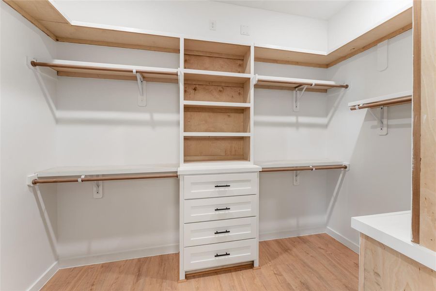 Walk in Closet!
