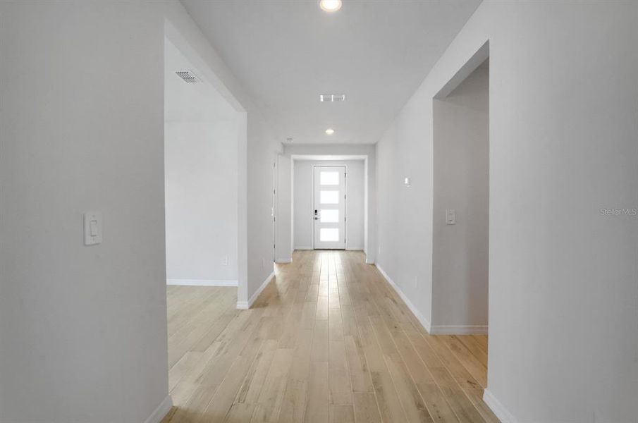 Spacious, unfurnished interior of a new home in , Bartow (Image 33). Spacious, unfurnished interior of a new home in , Bartow (Image 33).