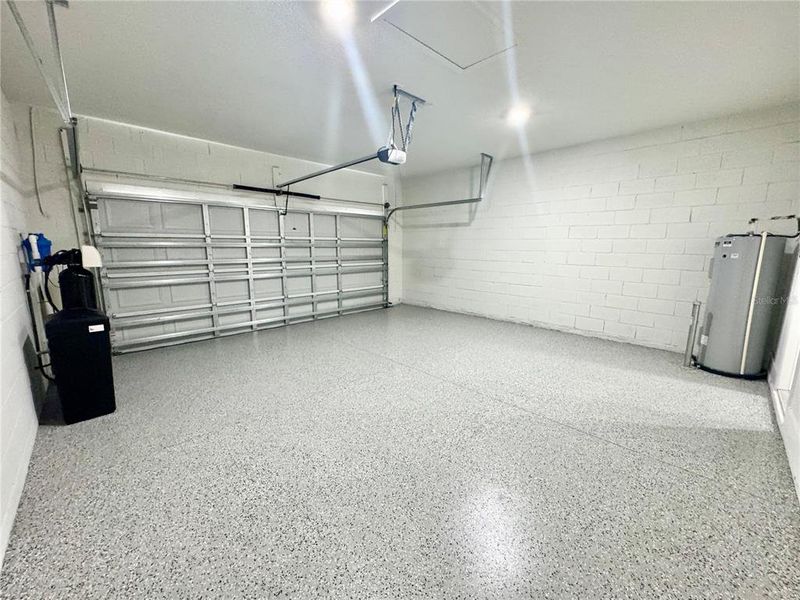 Spacious, unfurnished interior of a new home in , Sebring (Image 45).