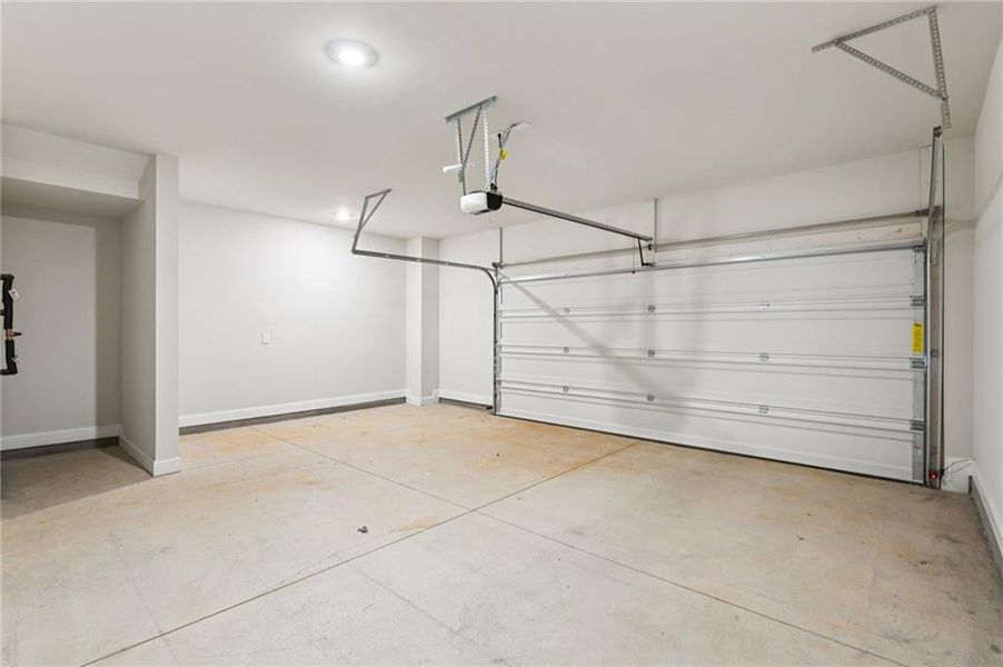Spacious, unfurnished interior of a new home in , Lawrenceville (Image 34).