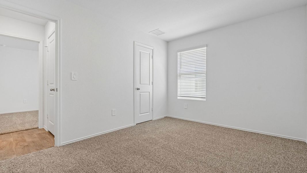 Spacious, unfurnished interior of a new home in Durango, Mustang Ridge (Image 37).