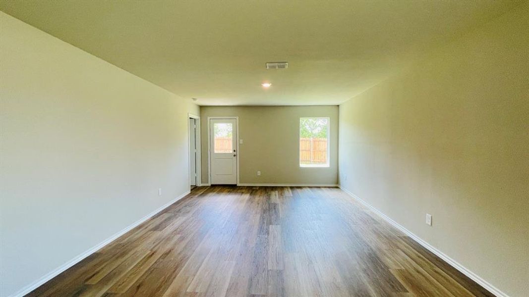 Spacious, unfurnished interior of a new home in Sunnycreek, Fort Worth (Image 13). Spacious, unfurnished interior of a new home in Sunnycreek, Fort Worth (Image 13).