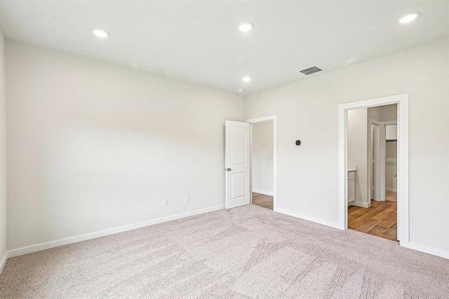 Spacious, unfurnished interior of a new home in Overland Grove, Forney (Image 14).