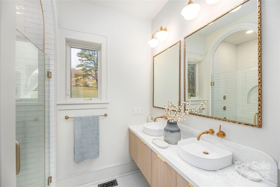 Owner's Retreat - Washroom