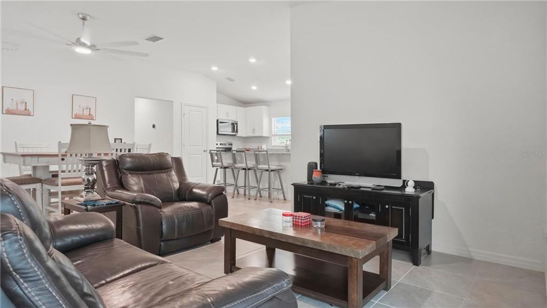 Furnished interior view inside a new home in , Auburndale (Image 17).