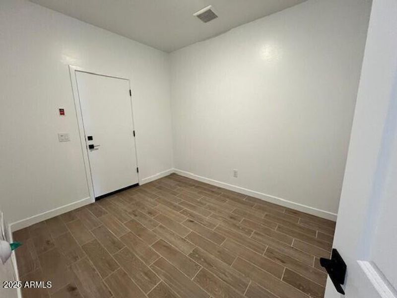 BR45 lot 207 Laundry Room