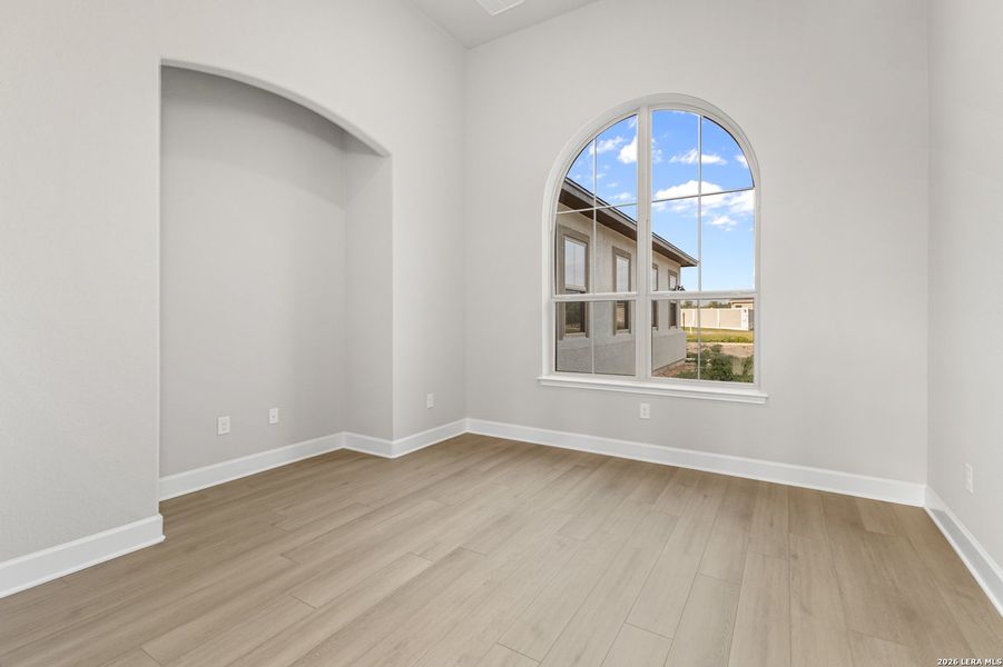 Spacious, unfurnished interior of a new home in Potranco Acres, Castroville (Image 9).