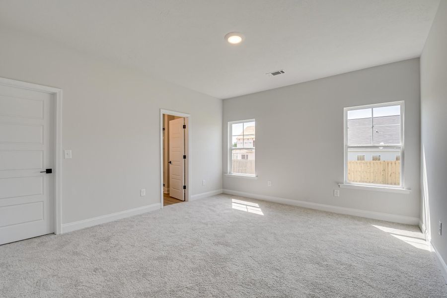 Spacious, unfurnished interior of a new home in , Edgefield (Image 7).