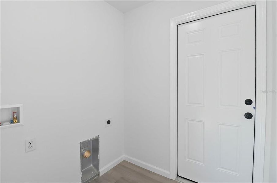 Spacious, unfurnished interior of a new home in , Dunnellon (Image 22).