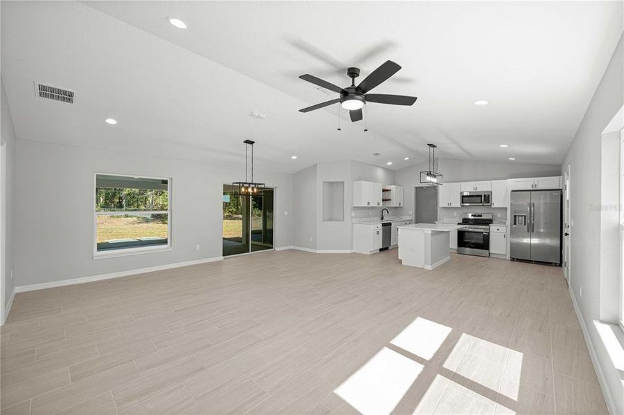 Spacious, unfurnished interior of a new home in , Dunnellon (Image 28).
