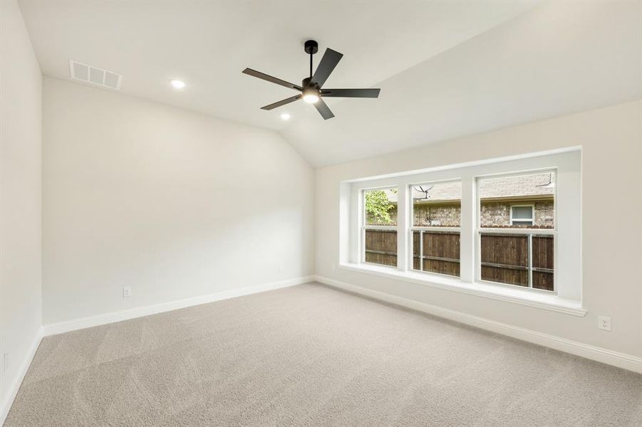 Spacious, unfurnished interior of a new home in Sunset Ridge, Alvarado (Image 22).