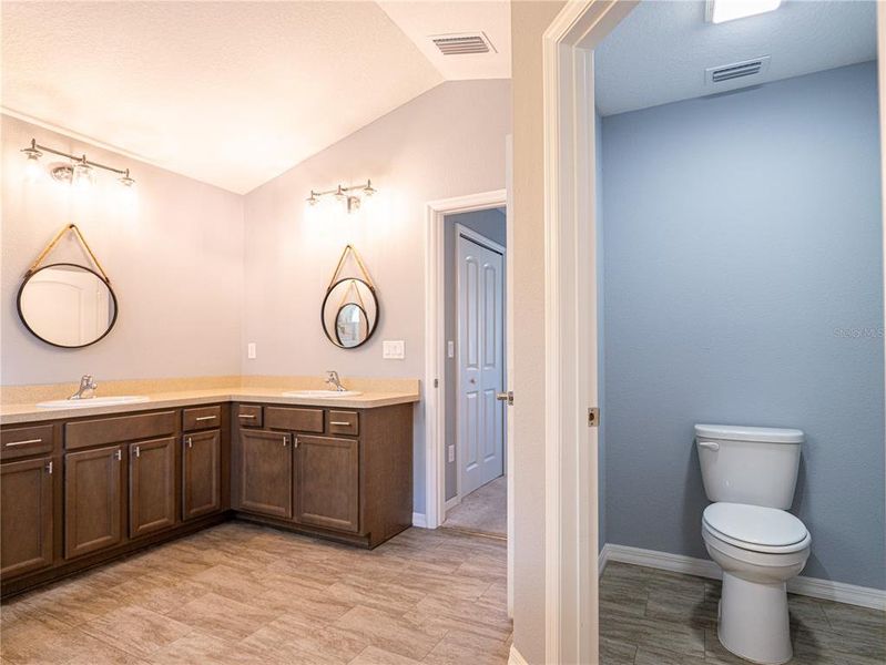 Furnished interior view inside a new home in , Dunnellon (Image 11).