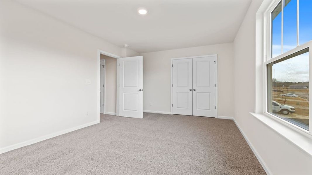 Spacious, unfurnished interior of a new home in Cedar Gap, Fountain Inn (Image 23).