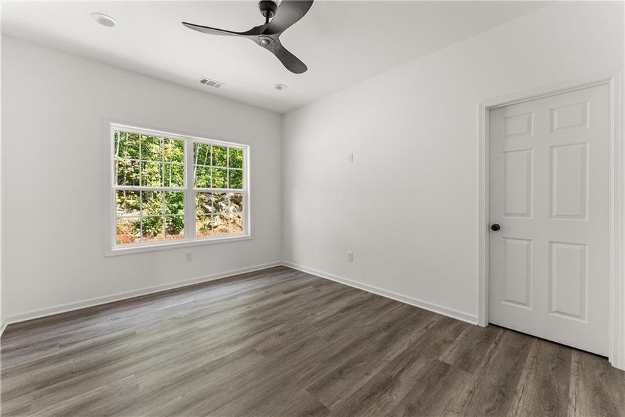 Spacious, unfurnished interior of a new home in , Gainesville (Image 14).