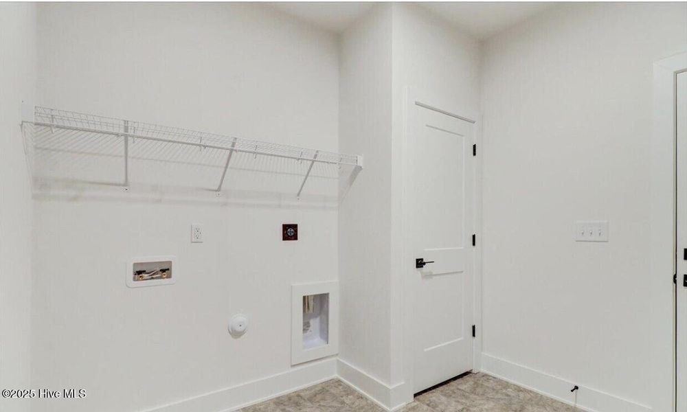 Spacious, unfurnished interior of a new home in Patriot Pointe, Jacksonville (Image 11).