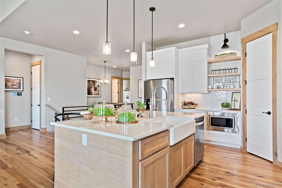 Large Center Island with Slab Quartz Counters