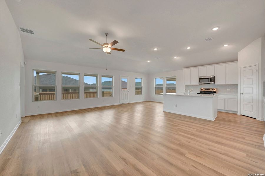 Spacious, unfurnished interior of a new home in Greenspoint Heights, Seguin (Image 25).