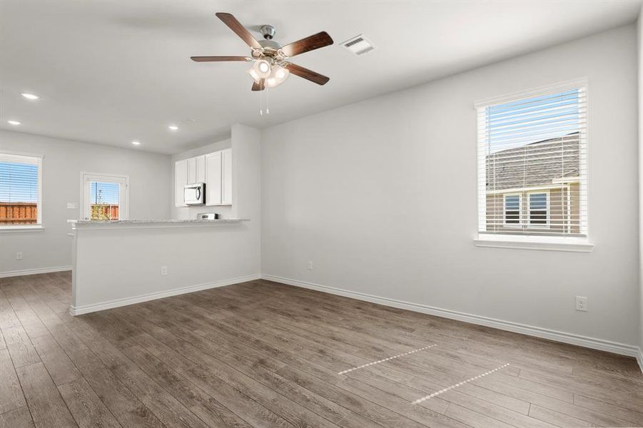 Spacious, unfurnished interior of a new home in Rocky Creek Crossing, Fort Worth (Image 18). Spacious, unfurnished interior of a new home in Rocky Creek Crossing, Fort Worth (Image 18).