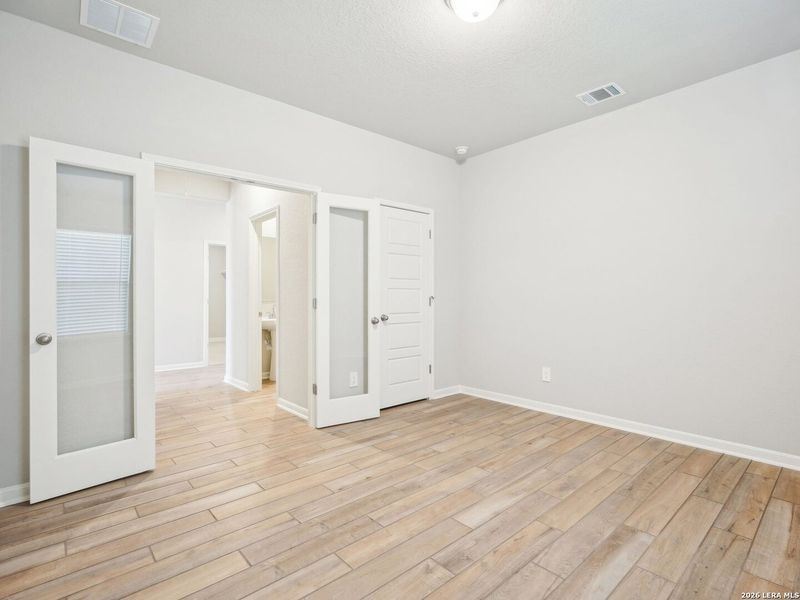 Spacious, unfurnished interior of a new home in , Marion (Image 9).