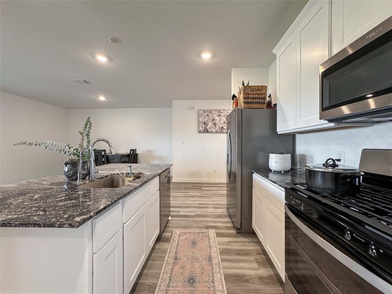 Furnished interior view inside a new home in Marlow Lake, Texas City (Image 14).