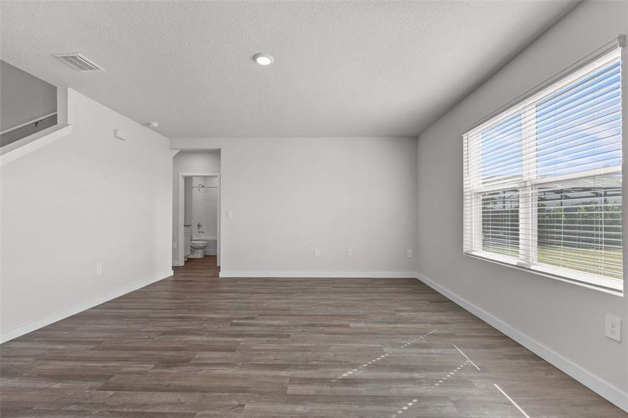 Spacious, unfurnished interior of a new home in , Bradenton (Image 40).