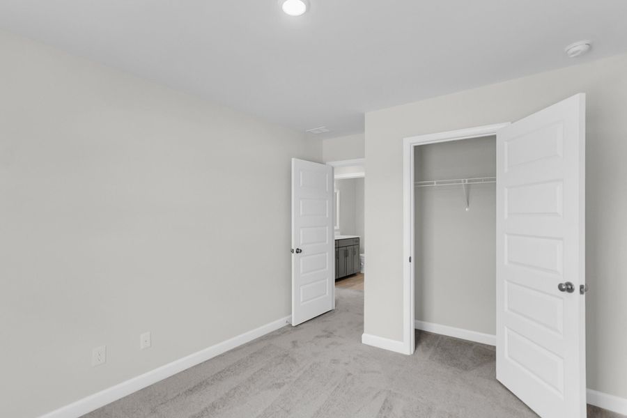 Spacious, unfurnished interior of a new home in , Summerville (Image 40).