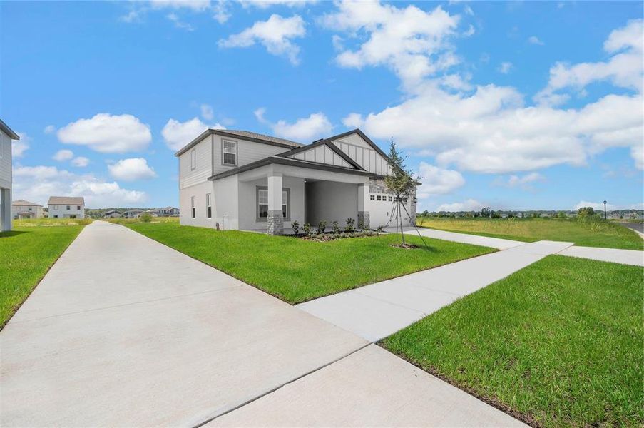 Image 36 of a home in Gum Lake Preserve.