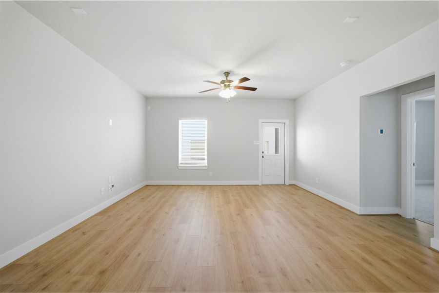 Spacious, unfurnished interior of a new home in Bay Creek, Baytown (Image 20).