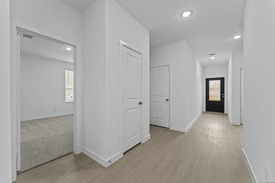 Spacious, unfurnished interior of a new home in Sky Ranch, New Braunfels (Image 23).