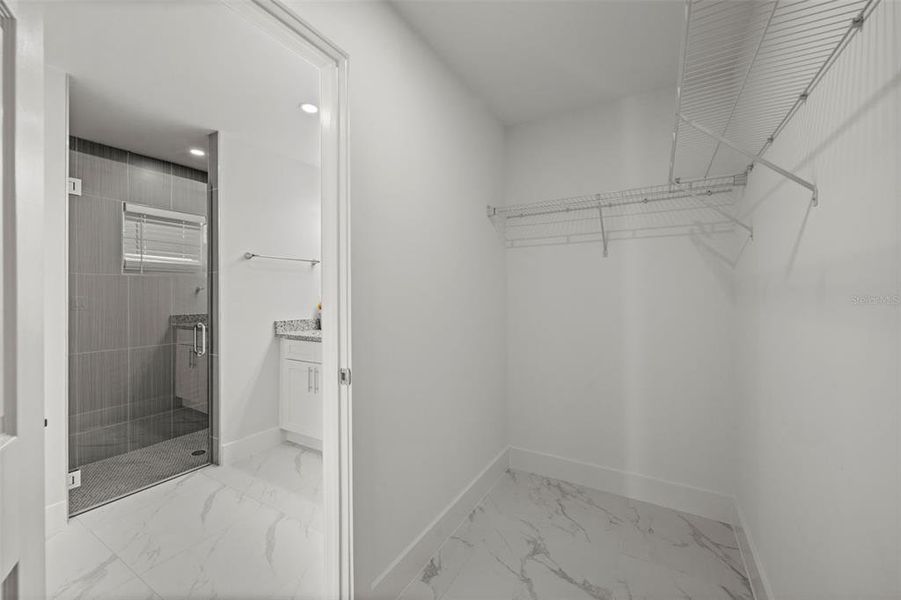 Spacious, unfurnished interior of a new home in , Port Charlotte (Image 16).