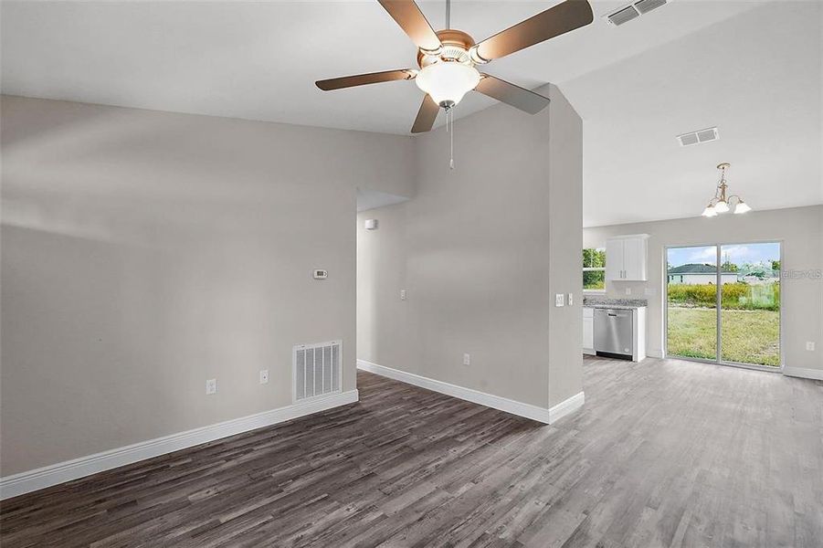 Spacious, unfurnished interior of a new home in , Ocala (Image 9).