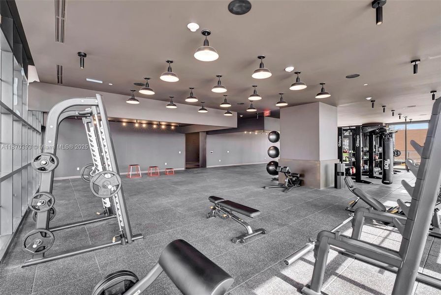 Community amenities in , Miami (Image 18).