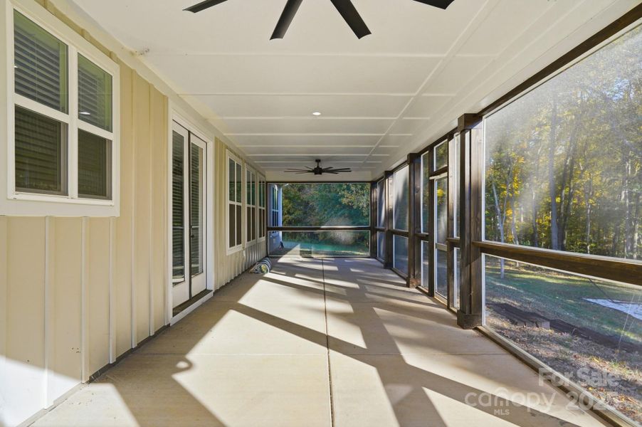 Covered/Screened Back Porch