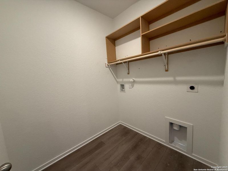 Spacious, unfurnished interior of a new home in Meadows at Hennersby Hollow 40's, San Antonio (Image 16). Spacious, unfurnished interior of a new home in Meadows at Hennersby Hollow 40's, San Antonio (Image 16).