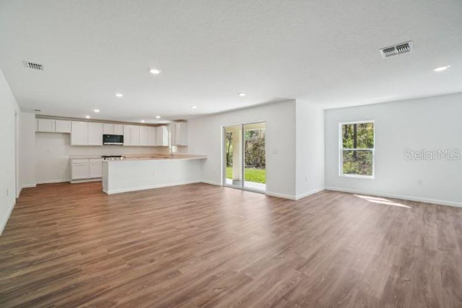 Spacious, unfurnished interior of a new home in Royal Highlands, Weeki Wachee (Image 19).
